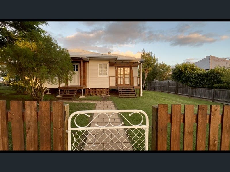 7 Hart Street, Beaudesert — photo 1 of 5