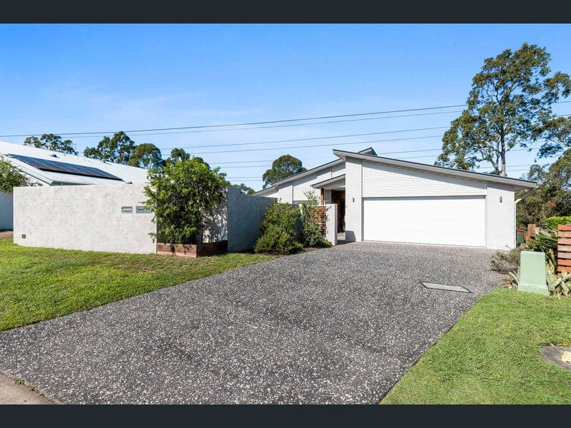 22 Alberic Court, Eatons Hill — photo 1 of 5