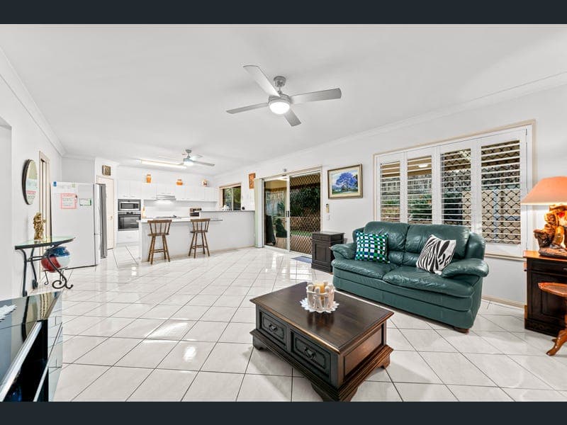 12 Ngairi Close, Eight Mile Plains — photo 1 of 5