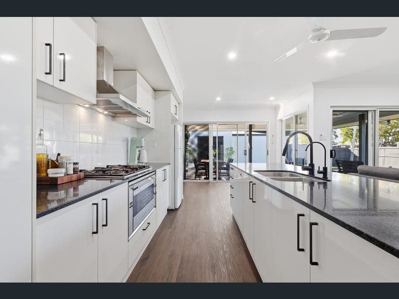 64 Victor Avenue, Glenella — photo 1 of 5