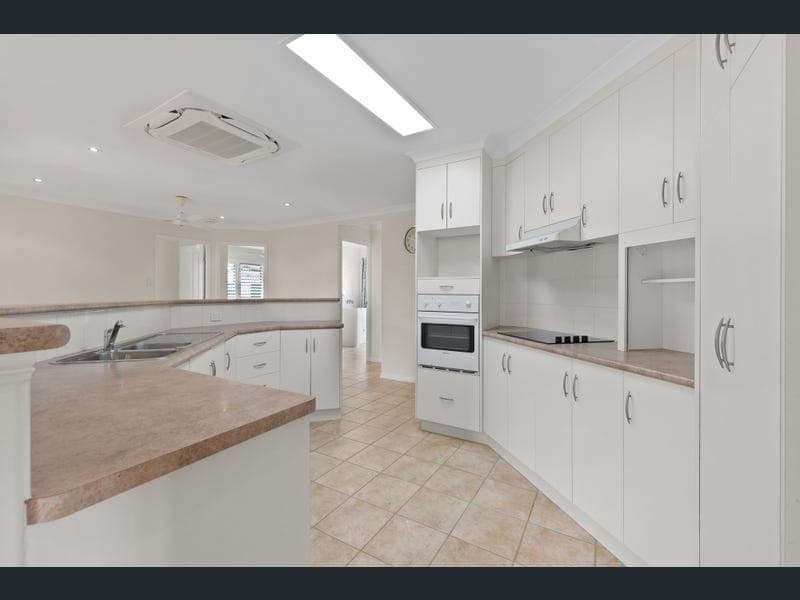 27 Kirkconell Street, Beaconsfield — photo 1 of 5