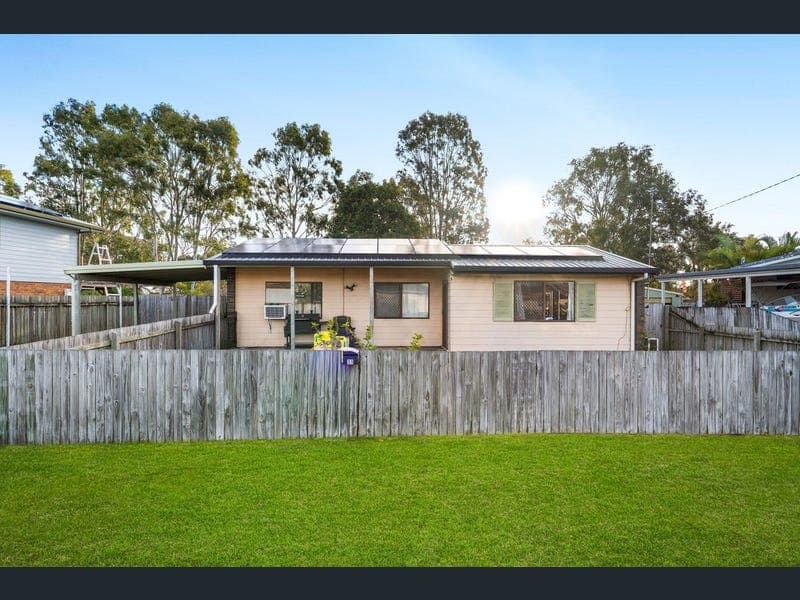 31 Warroo Drive, Deception Bay — photo 1 of 5