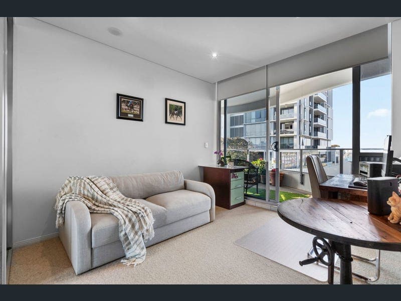 903/4 Como Crescent, Southport — photo 1 of 5