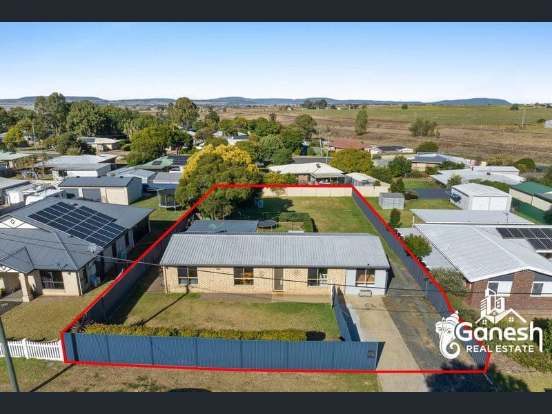 7 Russell Court, Wyreema — photo 1 of 5