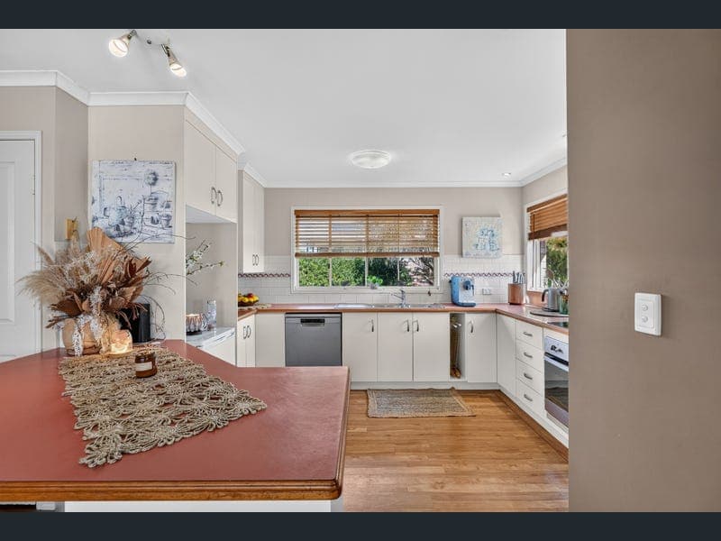 15 Faye Avenue, Scarness — photo 1 of 5