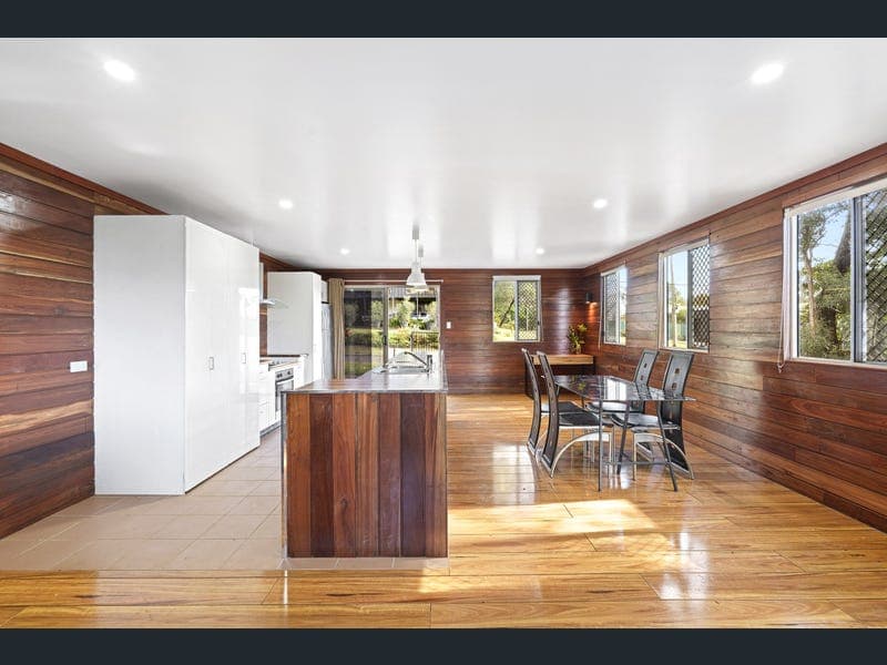 39 Halcyon Street, Lamb Island — photo 1 of 5