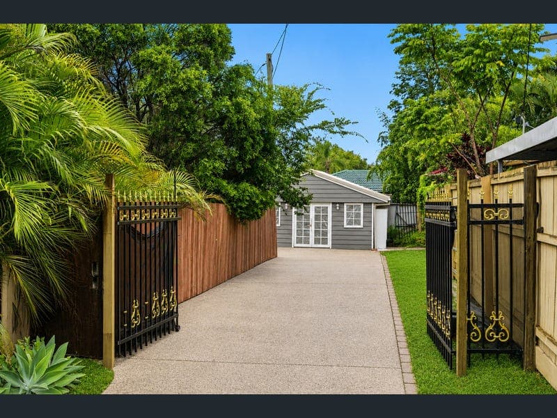 11 Buschman Close, Redbank Plains — photo 1 of 5
