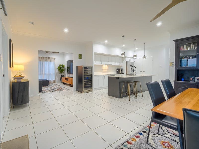 7 Seacrest Drive, Wondunna — photo 1 of 5