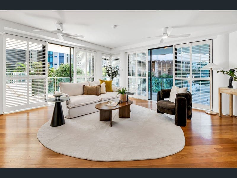 3/19 Peak Avenue, Main Beach — photo 1 of 5