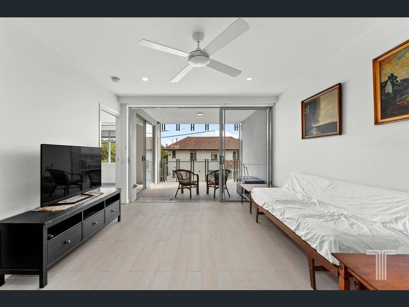 211/45 Shakespeare Street, Coorparoo — photo 1 of 5