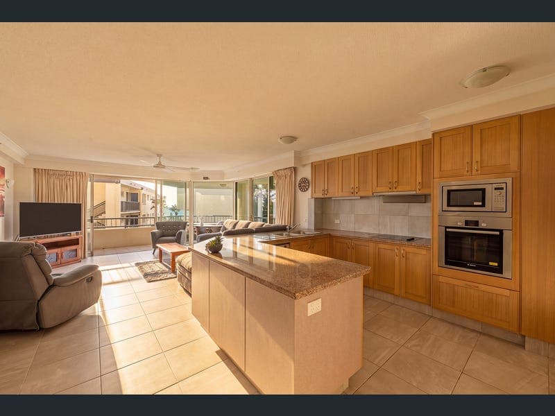 71/100 Old Burleigh Road, Broadbeach — photo 1 of 5