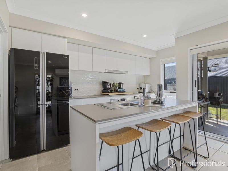 35 Cooper Crescent, Jimboomba — photo 1 of 5