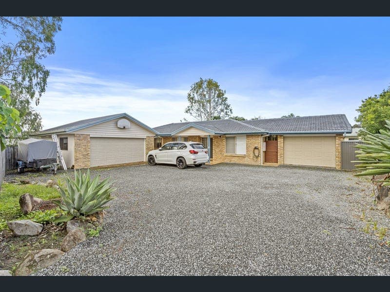 71 Chisholm Road, Carrara — photo 1 of 5