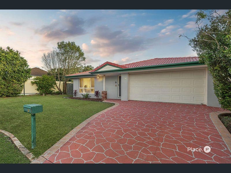 10 Blue Mountain Crescent, Warner — photo 1 of 5