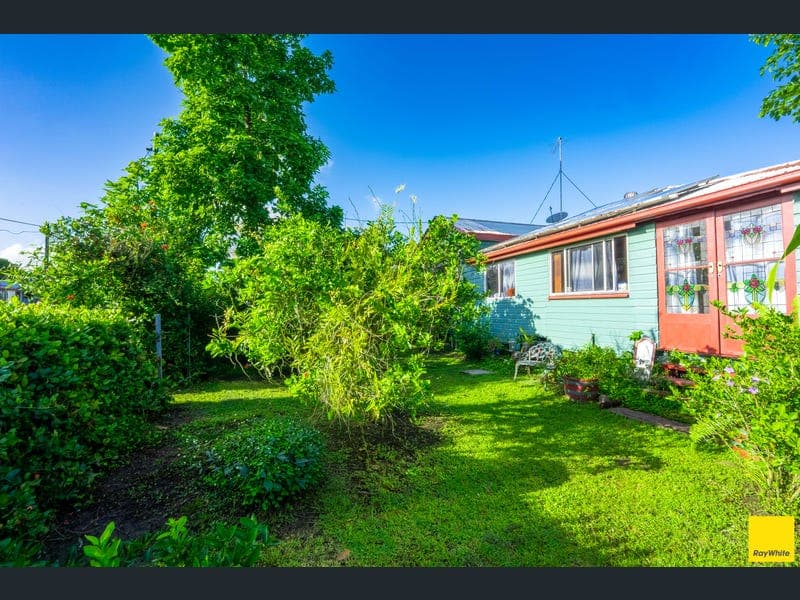 21 Chaplain Avenue, Manunda — photo 1 of 5
