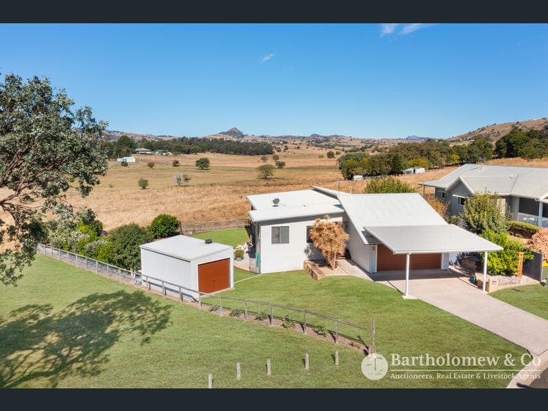 14 Stewart Court, Dugandan — photo 1 of 5