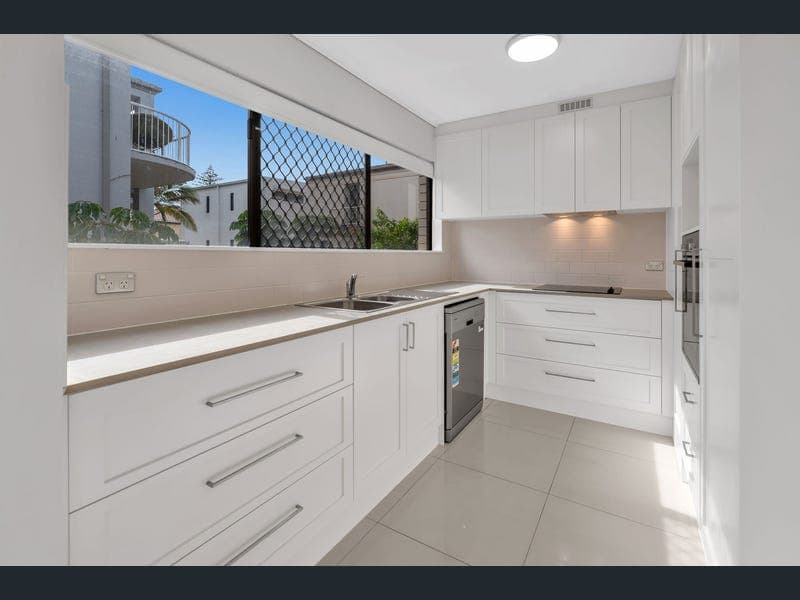 4/5-7 Lavarack Road, Mermaid Beach — photo 1 of 5