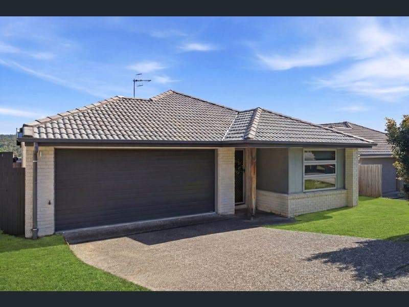 11 Nightshade Crescent, Pimpama — photo 1 of 5