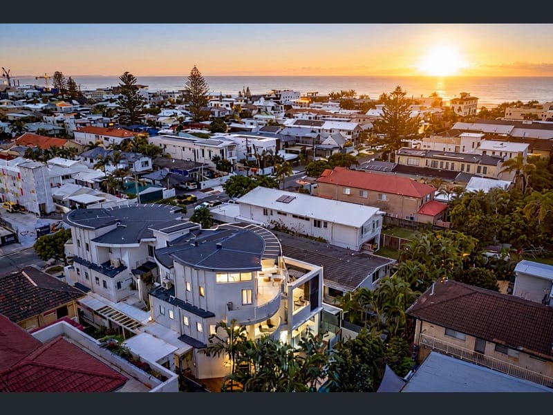 2/44 Tamborine Street, Mermaid Beach — photo 1 of 5