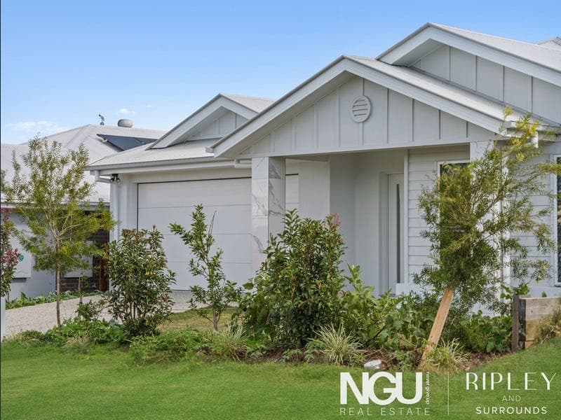 11 Blackstone Crescent, Ripley — photo 1 of 5