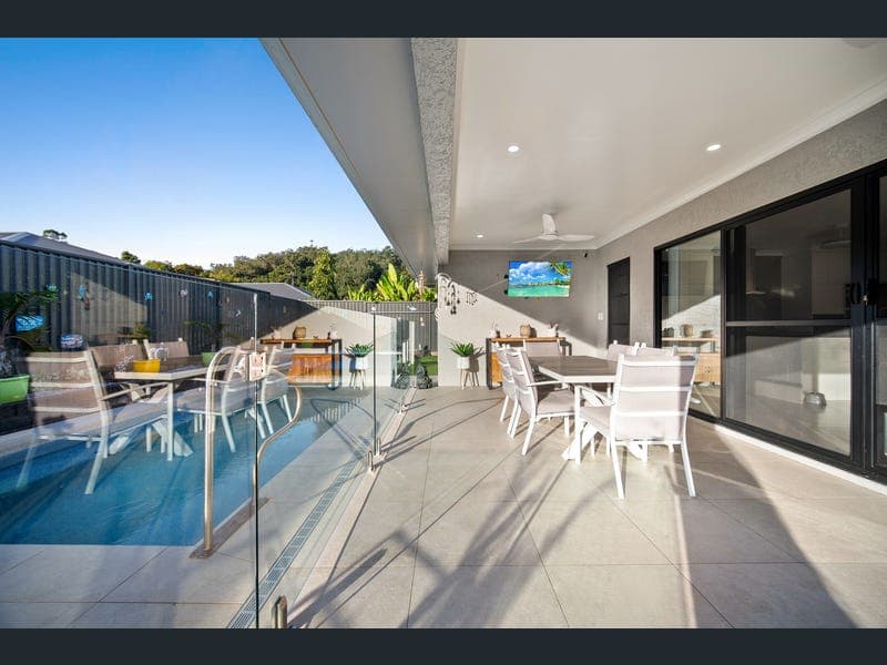 4 Glasswing Court, Bentley Park — photo 1 of 5