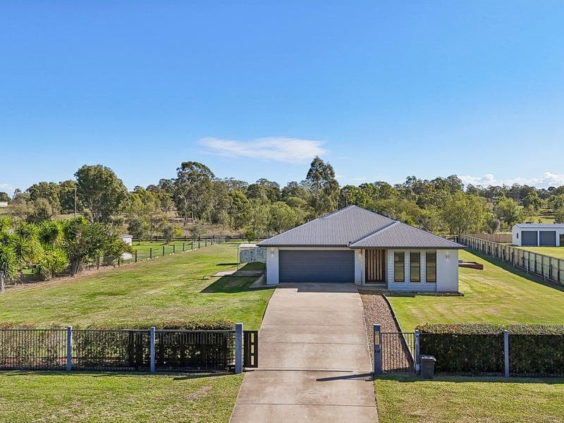 10 Fernrow Drive, Plainland — photo 1 of 5