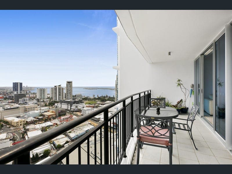 22407/5 Lawson Street, Southport — photo 1 of 5