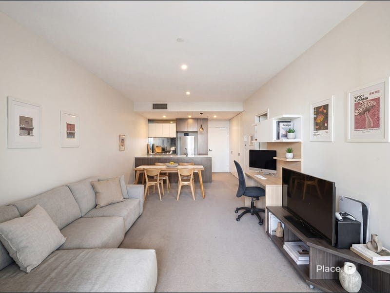 1807/2-4 Edmondstone Street, South Brisbane — photo 1 of 5