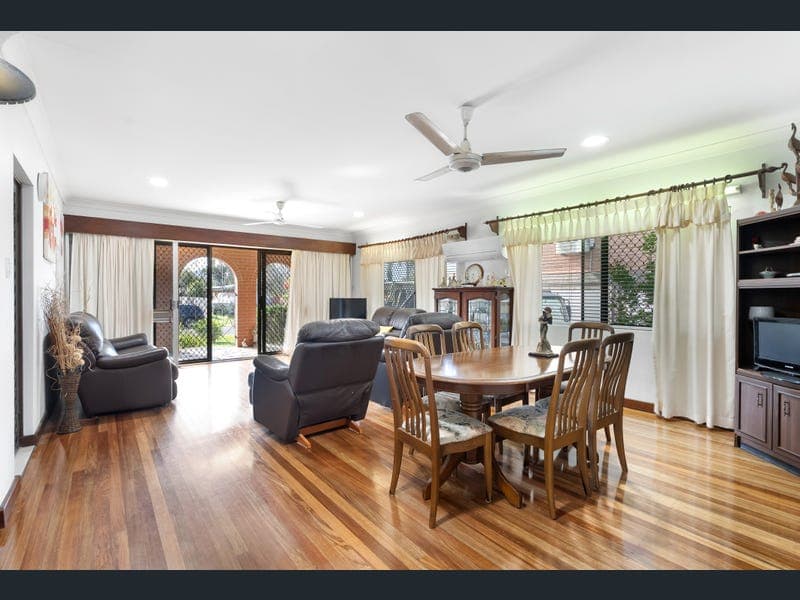 7 Hogan Street, Westcourt — photo 1 of 5