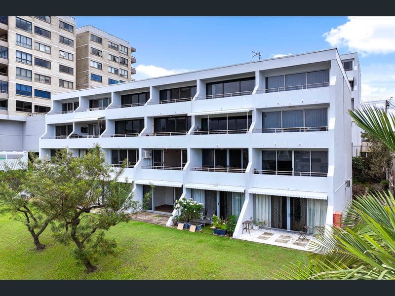 4/12 Queen Street, Kings Beach — photo 1 of 5