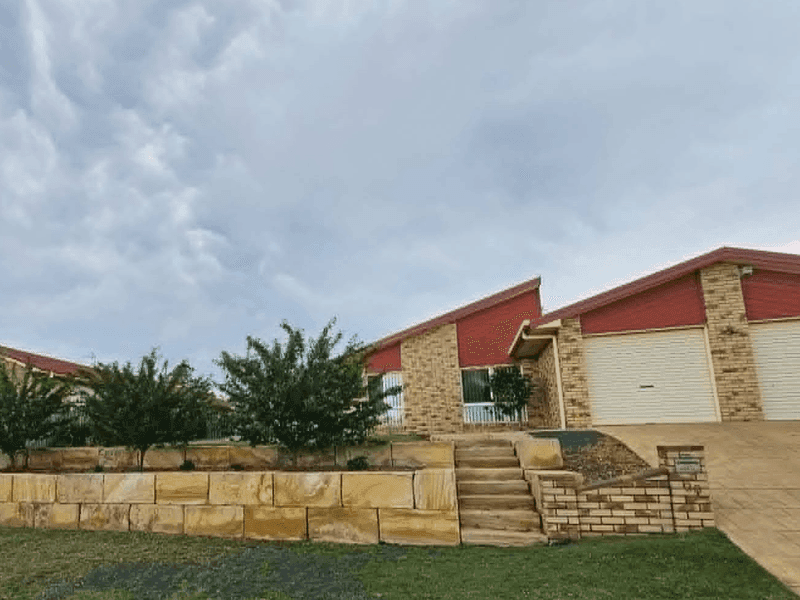 30 Dalzell Crescent, Darling Heights — photo 1 of 5