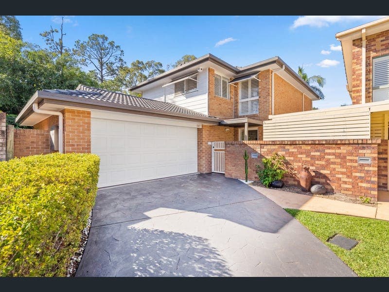 10 Sage Court, Runaway Bay — photo 1 of 5