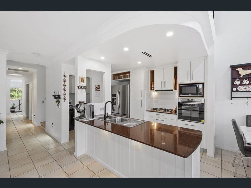 2082/1 The Vistas Drive, Carrara — photo 1 of 5