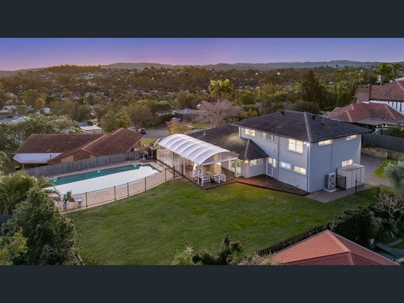 19 Buscall Court, Sinnamon Park — photo 1 of 5