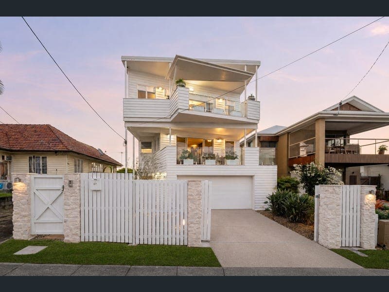 27 Arnold Street, Manly — photo 1 of 5