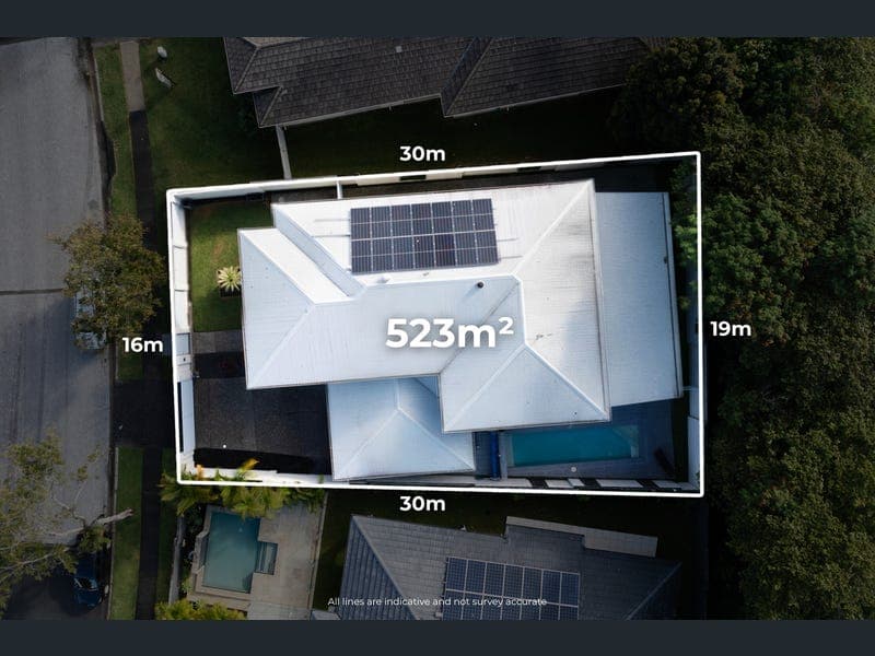 51 East Quay Drive, Biggera Waters — photo 1 of 5