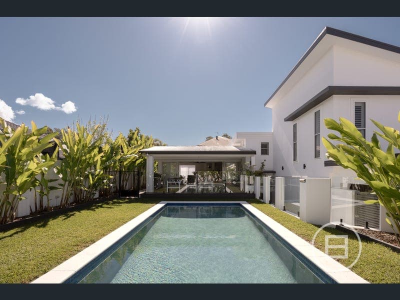 57 Bamboo Avenue, Bundall — photo 1 of 5
