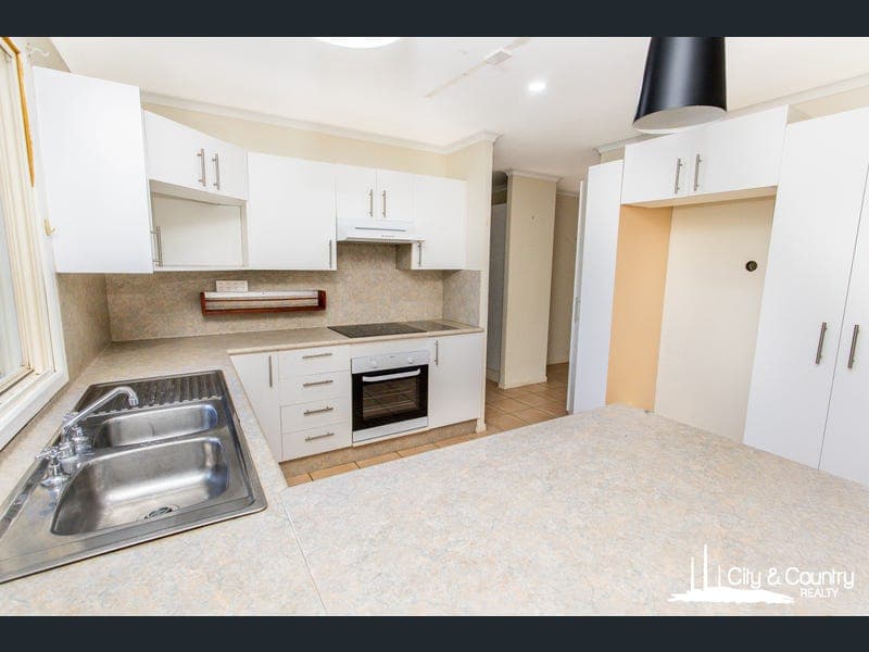 18 Rosevear Road, Mount Isa — photo 1 of 5
