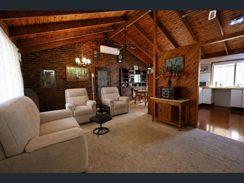 22 Livingstone Street, Strathpine — photo 1 of 5