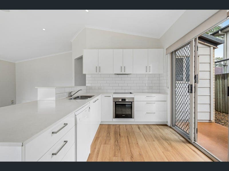 4 Vivian Street, Tennyson — photo 1 of 5