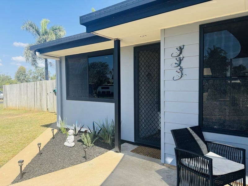 1B SAVANNAH Drive, Moranbah — photo 1 of 5