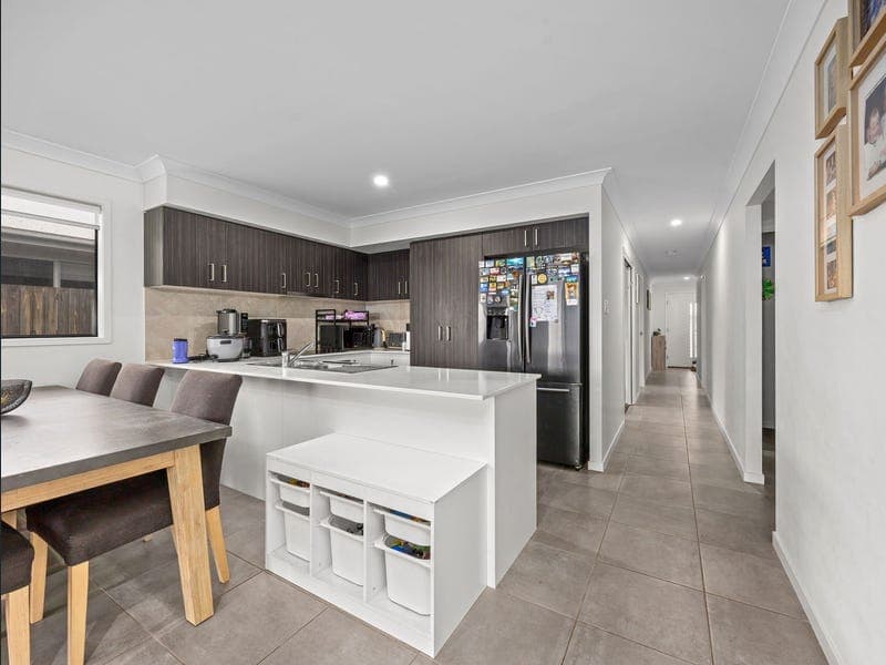 34 Dominique Way, Flinders View — photo 1 of 5