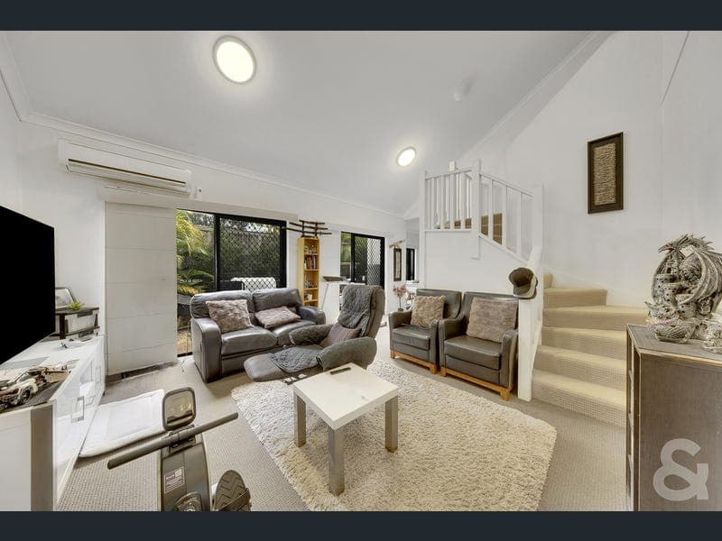 2/1 Michel Place, Telina — photo 1 of 5