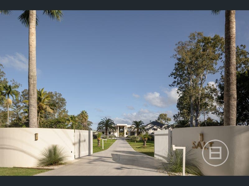 108 Crescent Avenue, Hope Island — photo 1 of 5