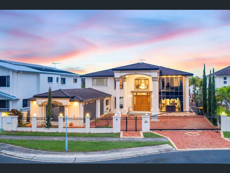 180 Hawthorn Circuit, Stretton — photo 1 of 5