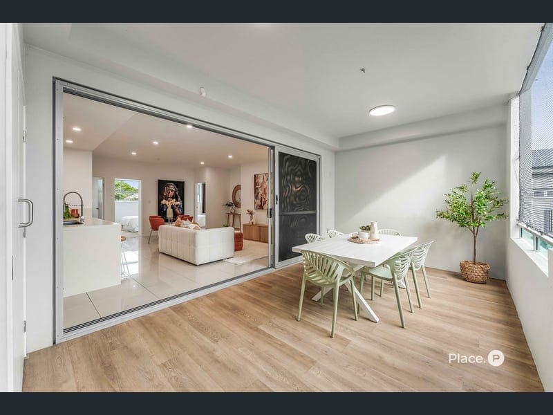 5/8-12 Stuart Street, Bulimba — photo 1 of 5