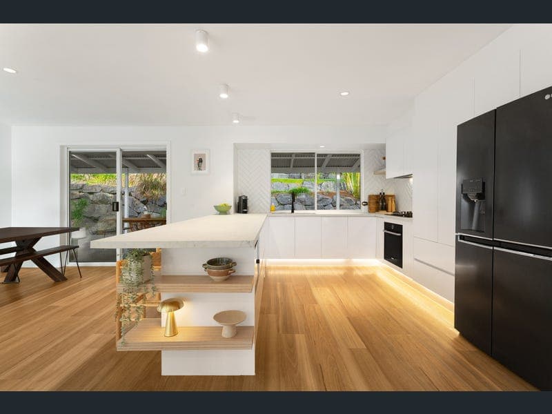 11 Rossmoyne Close, Elanora — photo 1 of 5