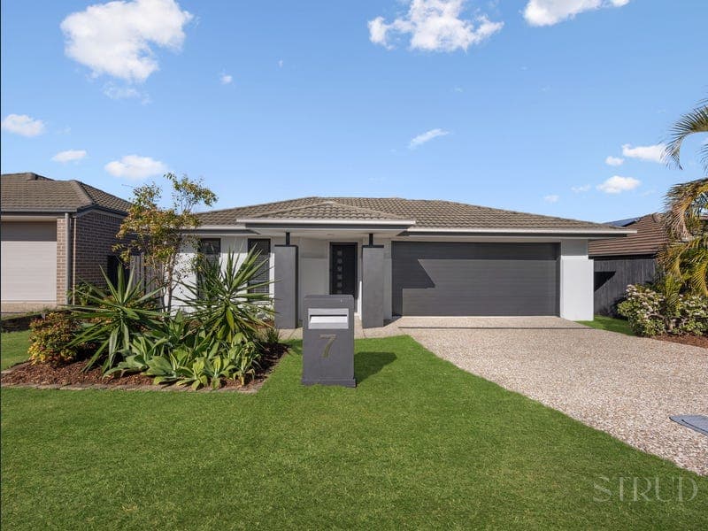 7 Pleasant Drive, Redbank Plains — photo 1 of 5