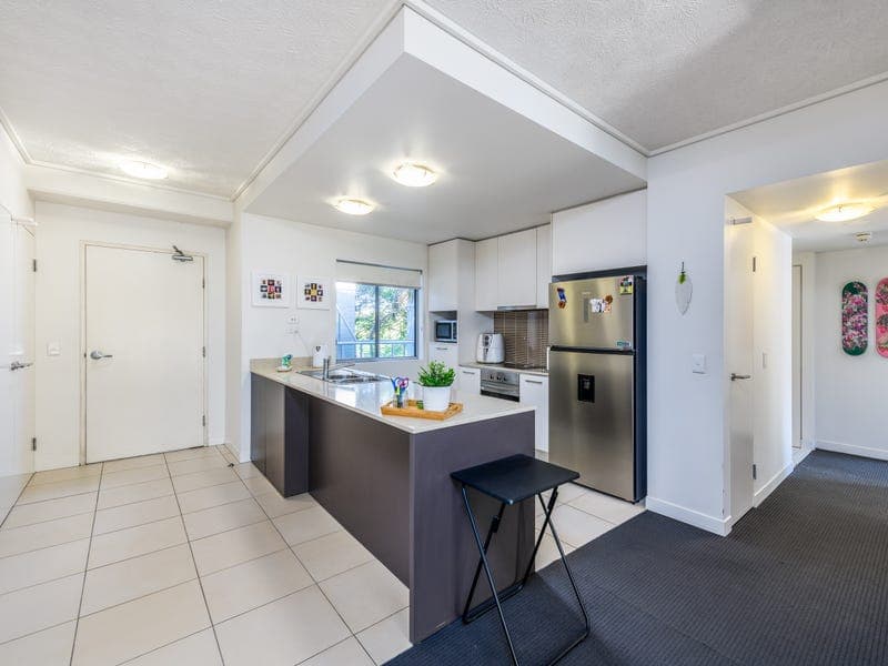 66 Sickle Avenue, Hope Island — photo 1 of 5