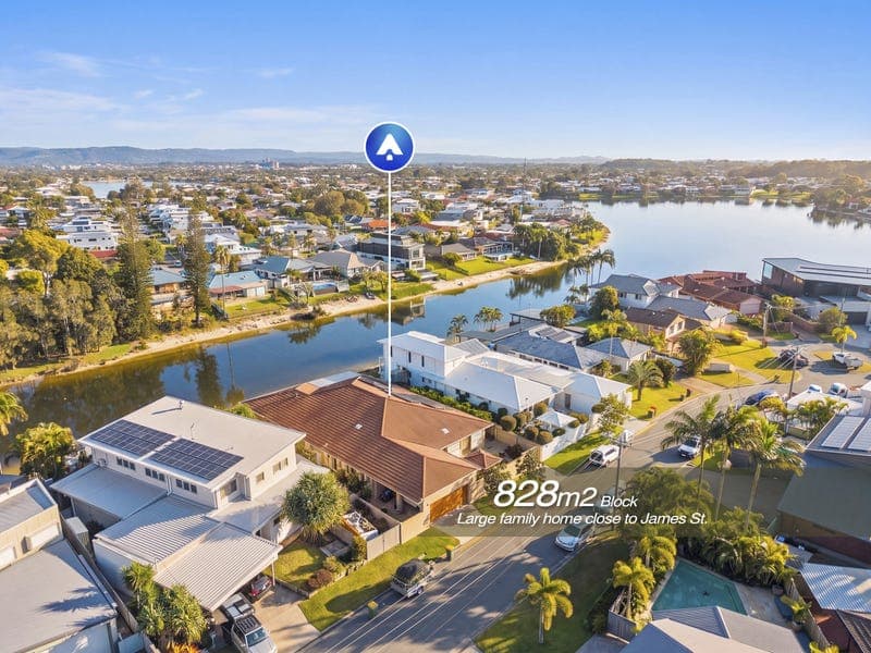 47 Kingfisher Crescent, Burleigh Waters — photo 1 of 5